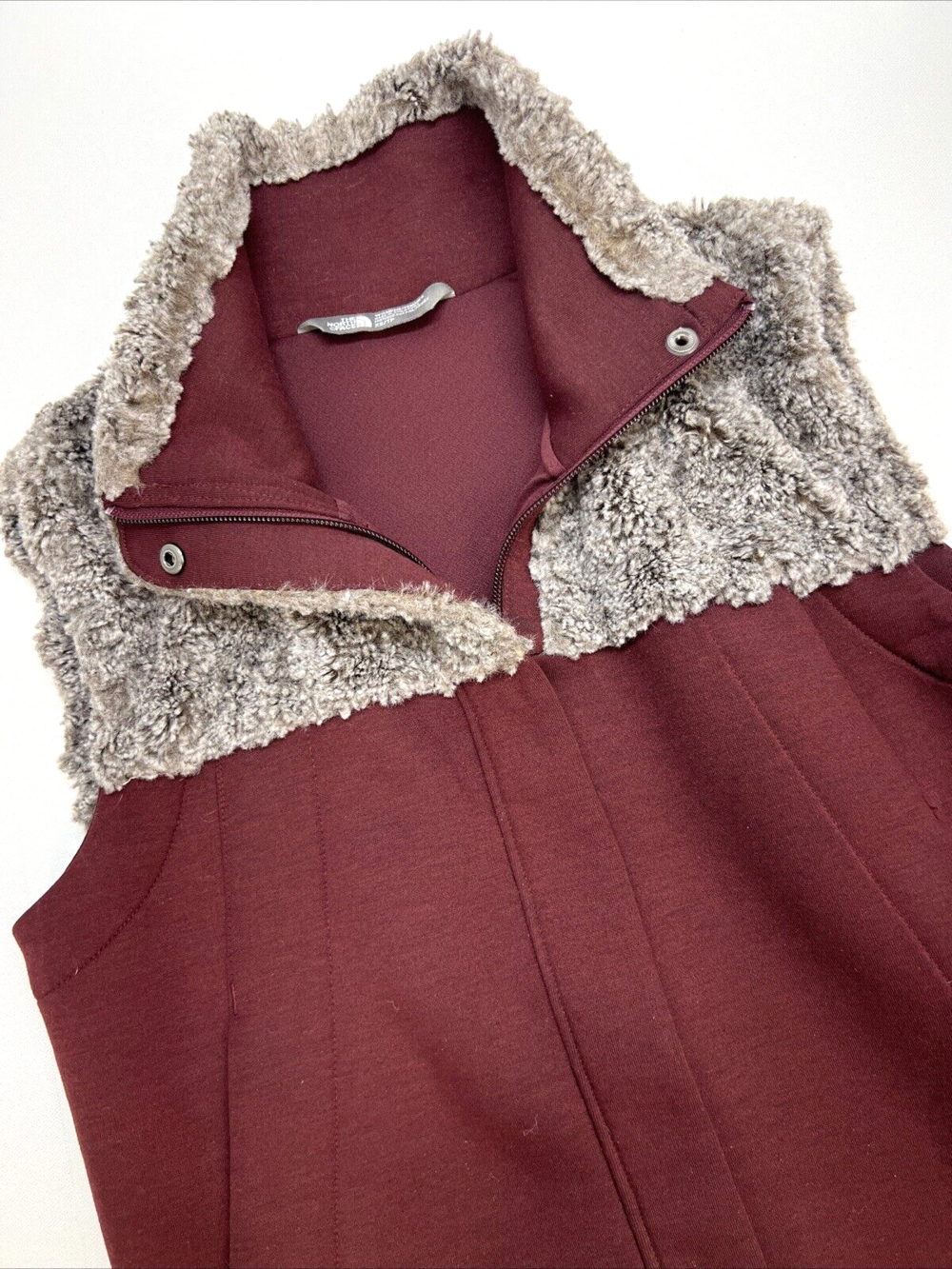 North Face Full Zip/Snap Fitted Faux Fur Shoulder Pocket Vest Woman XS Burgundy